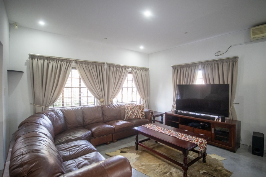 5 Bedroom Property for Sale in Safari Gardens North West
